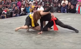 Video 'cô gái thượng đài thách đấu vật cổ truyền' ấn tượng tuần qua