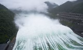 Hồ thủy điện lớn nhất Chiết Giang lần đầu xả lũ sau 9 năm
