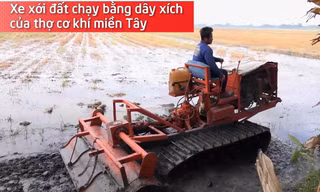 Xe xới đất chạy bằng dây xích của thợ cơ khí miền Tây