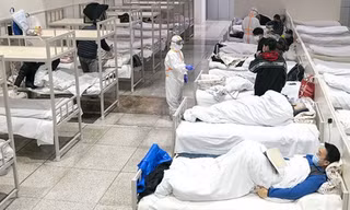 Lý do khiến nước Mỹ 'vỡ trận' trước COVID-19?