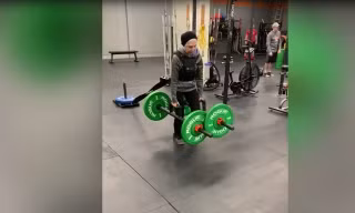 Cụ bà 73 tuổi siêu khỏe hăng say tập gym 6 lần một tuần