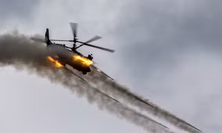 Trực thăng Ka-52 phóng loạt rocket 80mm