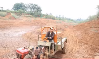 Hồ thủy lợi ở Đắk Lắk cạn trơ đáy do hạn hán kéo dài