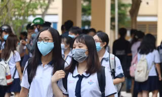 Đề thi tiếng Anh tốt nghiệp gây thích thú với sĩ tử, bàn về cuộc sống không có Internet