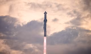 SpaceX phóng thử nghiệm lần 3 tên lửa mạnh nhất thế giới 