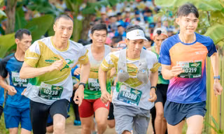 Hơn 500 vận động viên chạy vì môi trường dưới chân đèo Khánh Lê