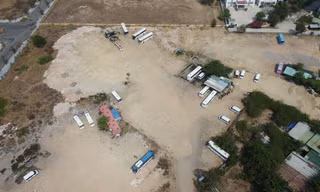 Phát hiện 2 bãi trông giữ xe ô tô trái phép nằm trên đất sân bay Nha Trang cũ