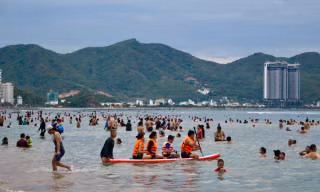 Khách quốc tế đến Nha Trang tăng đột biến, doanh thu cao vút