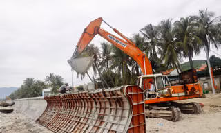 Kè chắn sóng phường Ninh Hải gây lo ngại làm biến dạng biển Dốc Lết