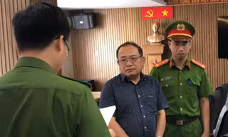 Phó giám đốc mua giấy tờ giả trên mạng để tham gia đấu thầu