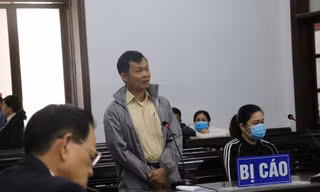Làm giả giấy tờ cho người đi Mỹ, cựu Giám đốc Sở Ngoại vụ Khánh Hoà lĩnh án 7 năm tù