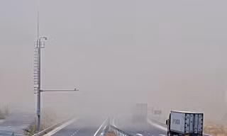 Cao tốc Nha Trang - Cam Lâm bị khói bụi bao phủ mù mịt
