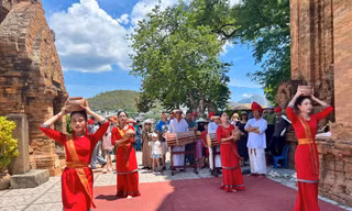 Nha Trang không đông như dự kiến, du khách thích thú tham quan biển đảo 