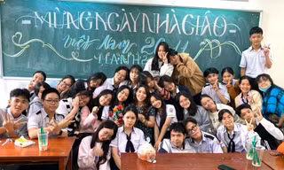 Trường học ở Phú Yên tặng tiền cho học sinh tổ chức ngày Nhà giáo Việt Nam
