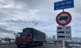 Cầu Xóm Bóng sẽ đóng từ ngày 26/3. Ảnh THỤC HIỀN.