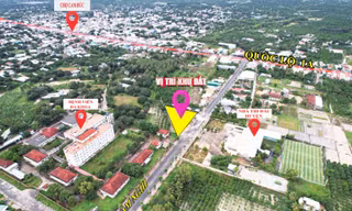 Các sàn giao dịch bất động sản ở Cam Lâm tổ chức phân lô bán nền tràn lan.