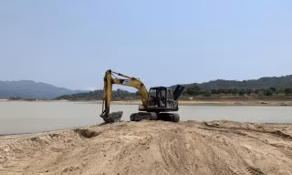 Cán bộ hồ thuỷ lợi bị hăm doạ khi kiểm tra 'cát tặc, đất tặc'