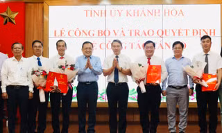 Khánh Hòa điều động, bổ nhiệm nhiều cán bộ cấp sở, cấp huyện