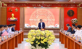 Thủ tướng Phạm Minh Chính phát biểu tại buổi làm việc với Ban Thường vụ Tỉnh uỷ Khánh Hoà. Ảnh C.H