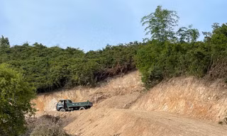 Tự ý bạt núi để làm đường, vườn ươm dược liệu ở Khánh Hòa