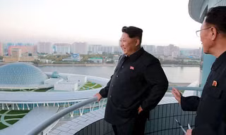 Lãnh đạo Triều Tiên Kim Jong-un thị sát tòa nhà “nguyên tử” mới 