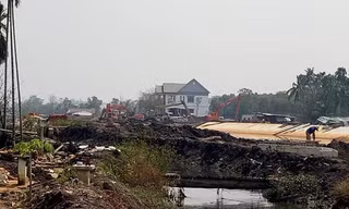 Nhà nứt, cây trồng chết hàng loạt vì 'siêu dự án' thoát nước