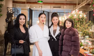 BTV Ngọc Trinh tái xuất xinh đẹp 