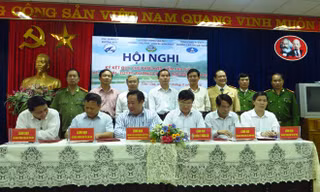 Phát biểu tại lễ ký kết, ông Nguyễn Văn Huyện, Cục trưởng Cục đường bộ Việt nam cho rằng xe quá tải là kẻ thù phá đường.