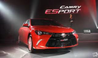 Toyota Camry phiên bản thể thao trình làng tại Thái Lan