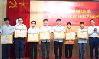 Nam sinh lớp 10 vào đội tuyển quốc gia Olympic Vật lý khu vực