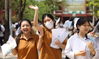 Bài thi tổ hợp vừa sức, sỹ tử phấn khởi tự tin đạt điểm cao
