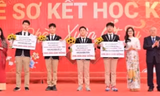 Một trường tư thưởng 300 triệu đồng cho học sinh đạt giải quốc gia