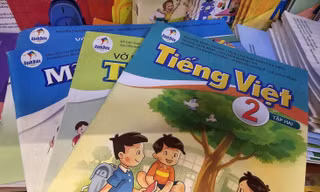 Phí phát hành SGK và suy nghĩ của giáo viên