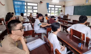 Đà Nẵng: Thí sinh mang theo điện thoại vào phòng thi