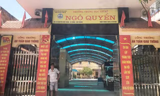 Cổng trường THCS Ngô Quyền, TP Hải Phòng. 