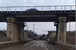 THẾ GIỚI 24H: Chặn đà tiến của quân Nga, Ukraine bắt đầu phá hủy những cây cầu dẫn tới Bakhmut