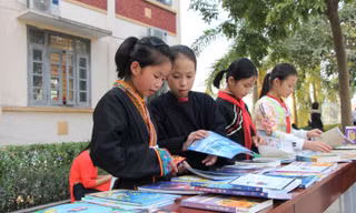 Xây dựng tủ sách cộng đồng cho các xã vùng đồng bào dân tộc thiểu số