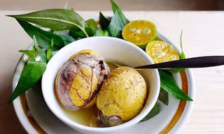 Đại kỵ khi ăn trứng vịt lộn, cần biết kẻo 'rước độc' vào người