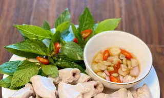 Những 'đại kỵ' cần tránh khi ăn lòng lợn kẻo rước cả ổ vi khuẩn vào người