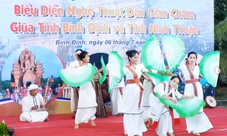 Giao lưu biểu diễn nghệ thuật dân gian dân tộc Chăm 