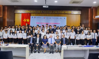 Ban giám khảo và các đội thi năm 2018