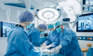 Cô gái Hà Nội 19 tuổi bị u quái chứa đầy lông, tóc, mỡ, xương, đè xẹp tim phổi