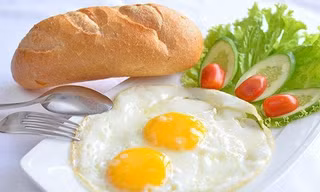 Sai lầm khi ăn sáng biến thực phẩm thành ‘kẻ thù’ tàn phá dạ dày, gan, thận
