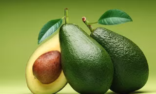 Quả bơ ngon, bổ nhưng lưu ý kẻo đau bụng, tổn thương gan nếu ăn không đúng cách