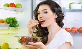 Những thực phẩm cần lưu ý khi ăn để răng không bị 'tàn phá'