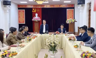 Bộ trưởng, Chủ nhiệm Ủy ban Dân tộc Hầu A Lềnh phát biểu tại buổi làm việc