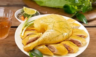 Thịt gà thường có trong bữa cơm người Việt, nhưng ăn theo cách này dễ rước bệnh vào người