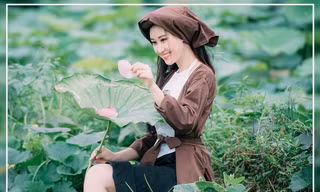 Nhiều bạn trẻ đua nhau "thả dáng" bên hồ sen