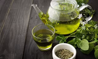 Uống trà xanh mỗi ngày mang lại lợi ích sức khỏe tuyệt vời, nhưng những người này nên tránh xa