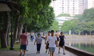 Người dân Hà Nội vẫn thờ ơ với 'lệnh' đeo khẩu trang nơi công cộng
